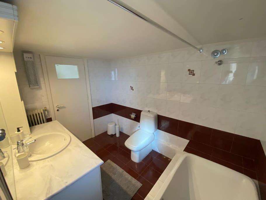 2-Bedroom Apartment In Athina เอเธนส์ ภายนอก รูปภาพ
