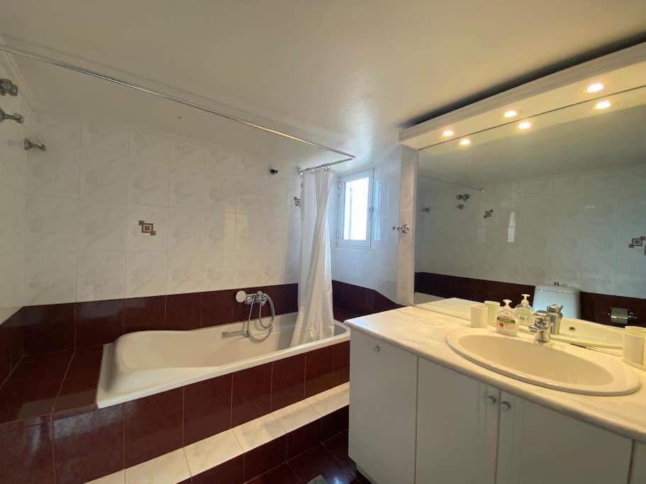2-Bedroom Apartment In Athina เอเธนส์ ภายนอก รูปภาพ
